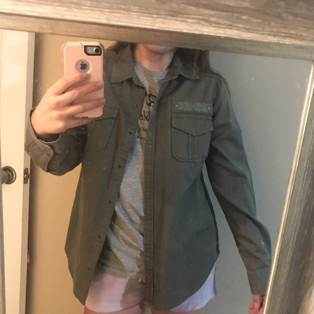 Shacket - Picture 2 of 2